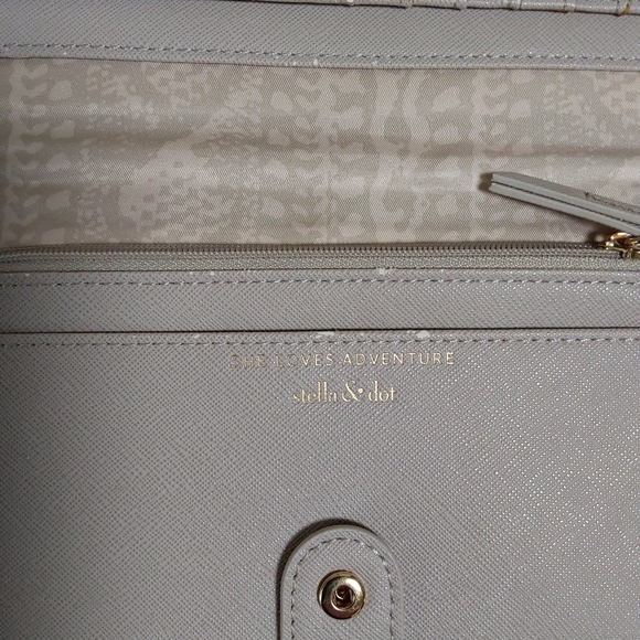 Stella & Dot She loves Adventures wallet - Picture 5 of 8